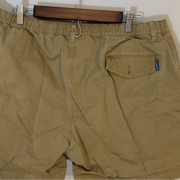 Chubbies Men's Khaki Flat Front Shorts - Picture 3 of 3
